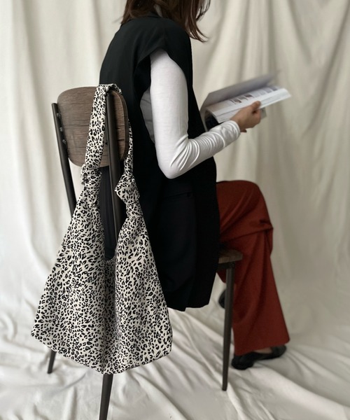 ISOOK（アイスー）の「【ZOZOTOWN限定】Leopard  tote / レオパードトート（トートバッグ・レディース・オフホワイト・FREE）」の5枚目の写真