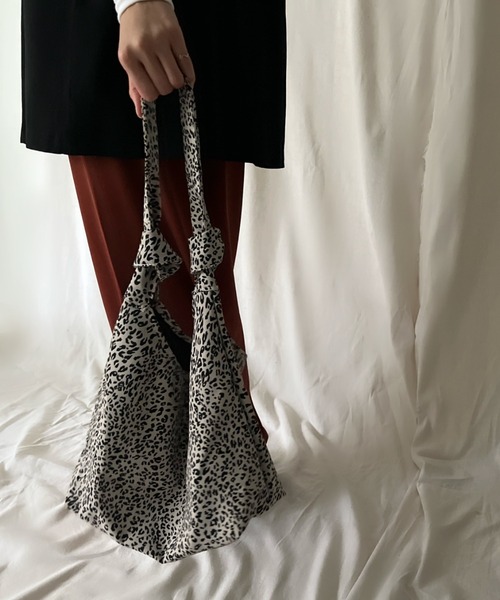 ISOOK（アイスー）の「【ZOZOTOWN限定】Leopard  tote / レオパードトート（トートバッグ・レディース・オフホワイト・FREE）」の12枚目の写真