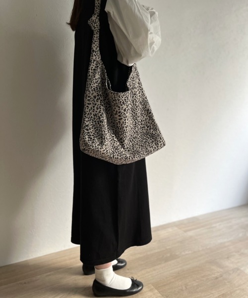 ISOOK（アイスー）の「【ZOZOTOWN限定】Leopard  tote / レオパードトート（トートバッグ・レディース・オフホワイト・FREE）」の11枚目の写真