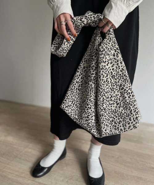 ISOOK（アイスー）の「【ZOZOTOWN限定】Leopard  tote / レオパードトート（トートバッグ・レディース・オフホワイト・FREE）」の6枚目の写真