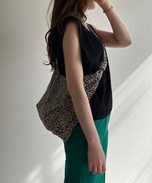 ISOOK（アイスー）の「【ZOZOTOWN限定】Leopard  tote / レオパードトート（トートバッグ・レディース・オフホワイト・FREE）」の17枚目の写真