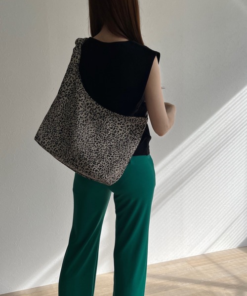 ISOOK（アイスー）の「【ZOZOTOWN限定】Leopard  tote / レオパードトート（トートバッグ・レディース・オフホワイト・FREE）」の19枚目の写真