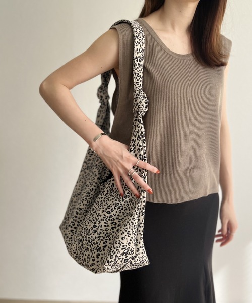 ISOOK（アイスー）の「【ZOZOTOWN限定】Leopard  tote / レオパードトート（トートバッグ・レディース・オフホワイト・FREE）」の18枚目の写真