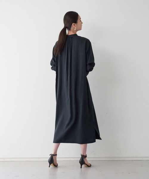 qualite(カリテ)の「テンセルツイルシャツワンピース(ワンピース・レディース・ブラック/ベージュ・38/36)」の3枚目の写真