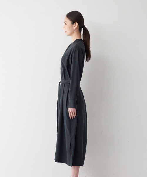 qualite(カリテ)の「テンセルツイルシャツワンピース(ワンピース・レディース・ブラック/ベージュ・38/36)」の5枚目の写真