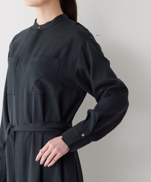 qualite(カリテ)の「テンセルツイルシャツワンピース(ワンピース・レディース・ブラック/ベージュ・38/36)」の19枚目の写真