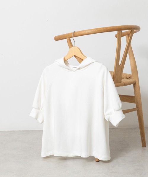 NATURAL BEAUTY BASIC(ナチュラルビューティーベーシック)の「裏毛フーデッドプルオーバー(スウェット・レディース・グレー/オフホワイト/ライトグリーン・MEDIUM)」の4枚目の写真