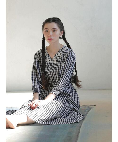 ESCAR（エスカー）の「・ESCAR ギンガム×花刺繍ワンピース（ワンピース・レディース・ブラック/グリーン・FREE）」の9枚目の写真