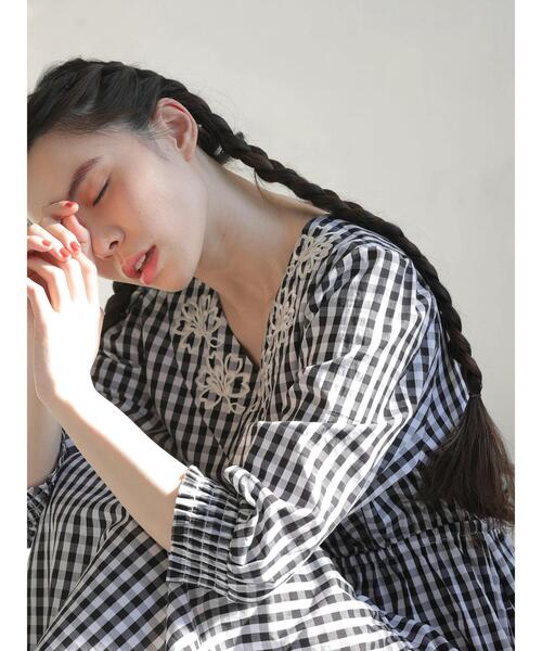 ESCAR（エスカー）の「・ESCAR ギンガム×花刺繍ワンピース（ワンピース・レディース・ブラック/グリーン・FREE）」の14枚目の写真