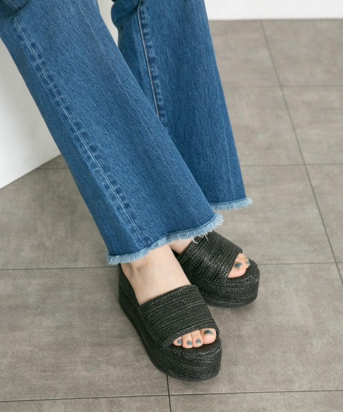 KBF(ケイビーエフ)の「プラットフォームサンダル(サンダル・レディース・ブラック/ブラウン/アイボリー・38/37/36)」の4枚目の写真