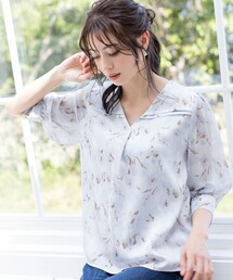 【洗える】花柄Vネックブラウス