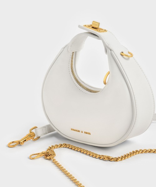 CHARLES & KEITH（チャールズ & キース）の「ミニクレッセント ホーボーバッグ / Mini Crescent Hobo Bag（ショルダーバッグ・レディース・ホワイト/ブラック/イエロー・S）」の6枚目の写真