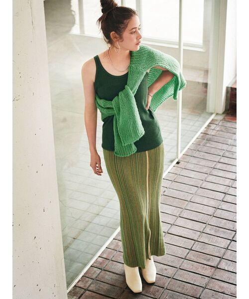 Ungrid(アングリッド)の「ランダムテレコタンクトップ(Tシャツ/カットソー・レディース・グリーン/ボルドー/オフホワイト/ブラック・FREE)」の6枚目の写真