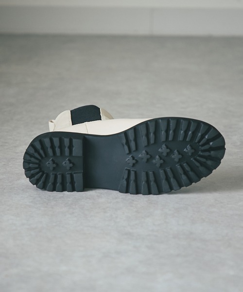 EVOL（イーボル）の「EVOL（イーボル）　トラックソールサイドゴアブーツ（ブーツ・レディース・アイボリー/ブラック・SMALL/MEDIUM/LARGE）」の5枚目の写真