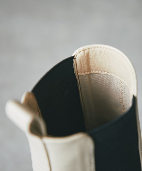 EVOL（イーボル）の「EVOL（イーボル）　トラックソールサイドゴアブーツ（ブーツ・レディース・アイボリー/ブラック・SMALL/MEDIUM/LARGE）」の9枚目の写真