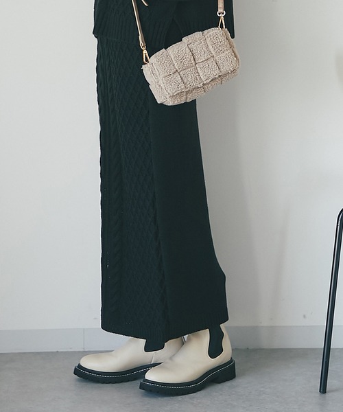 EVOL（イーボル）の「EVOL（イーボル）　トラックソールサイドゴアブーツ（ブーツ・レディース・アイボリー/ブラック・SMALL/MEDIUM/LARGE）」の13枚目の写真