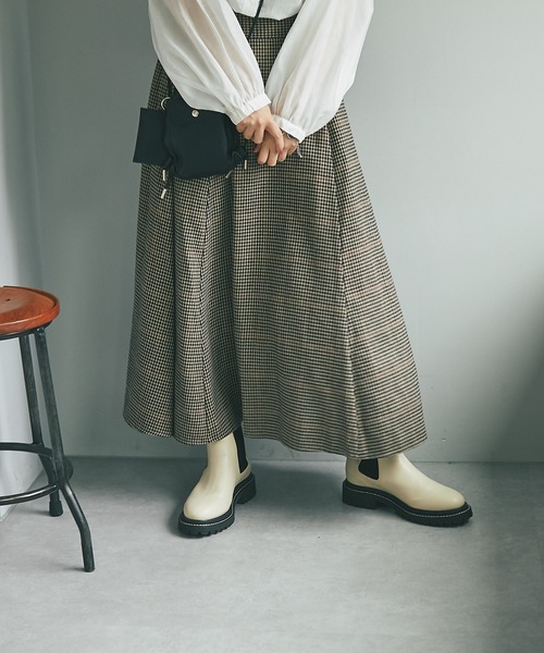 EVOL（イーボル）の「EVOL（イーボル）　トラックソールサイドゴアブーツ（ブーツ・レディース・アイボリー/ブラック・SMALL/MEDIUM/LARGE）」の18枚目の写真