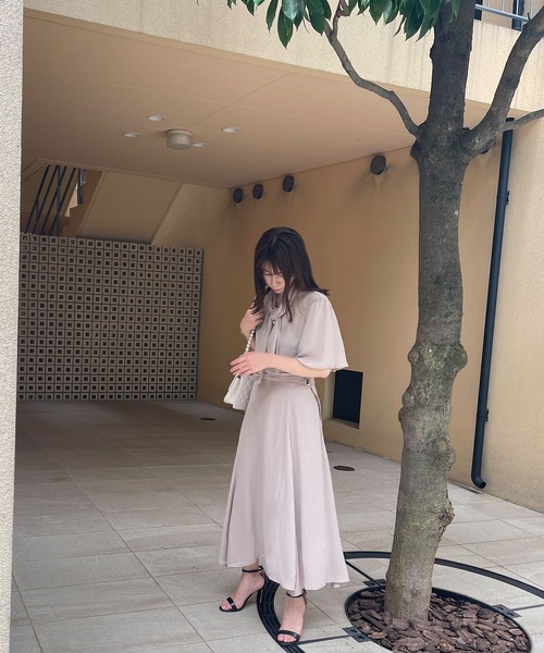 ADIRA(アディラ)の「リボンタイセットアップ(ワンピース・レディース・モカ/ピンクベージュ・MEDIUM)」の6枚目の写真