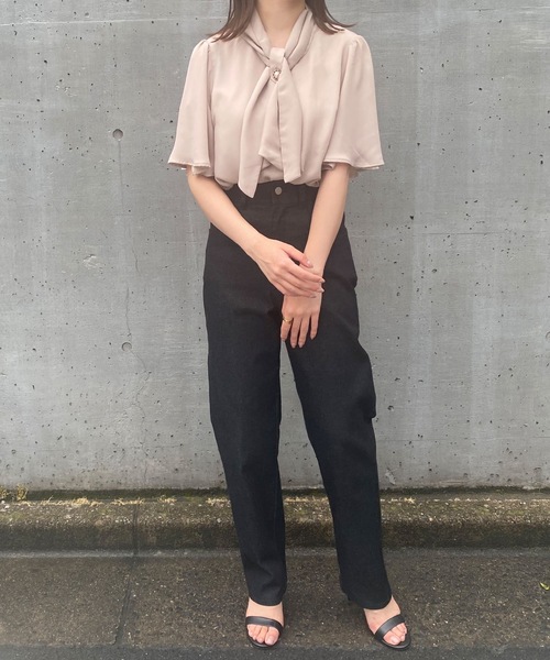 ADIRA(アディラ)の「リボンタイセットアップ(ワンピース・レディース・モカ/ピンクベージュ・MEDIUM)」の14枚目の写真