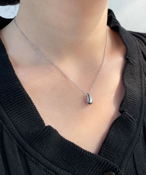 CEMONEMO(セモネモ)の「【金属アレルギー対応】 ティアドロップ ペンダント ネックレス / サージカルステンレス 316L(ネックレス・レディース・シルバー/ゴールド・FREE)」の8枚目の写真