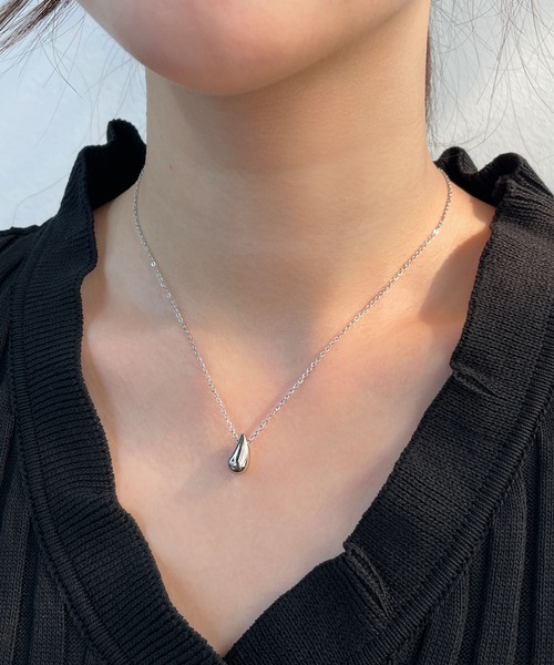 CEMONEMO(セモネモ)の「【金属アレルギー対応】 ティアドロップ ペンダント ネックレス / サージカルステンレス 316L(ネックレス・レディース・シルバー/ゴールド・FREE)」の9枚目の写真