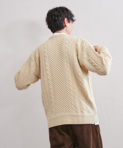 coen（コーエン）の「[洗える]アランケーブルクルーネックニット（ニット/セーター・メンズ・ダークグリーン/ブラウン/オフホワイト・SMALL/MEDIUM/LARGE/X-LARGE）」の4枚目の写真