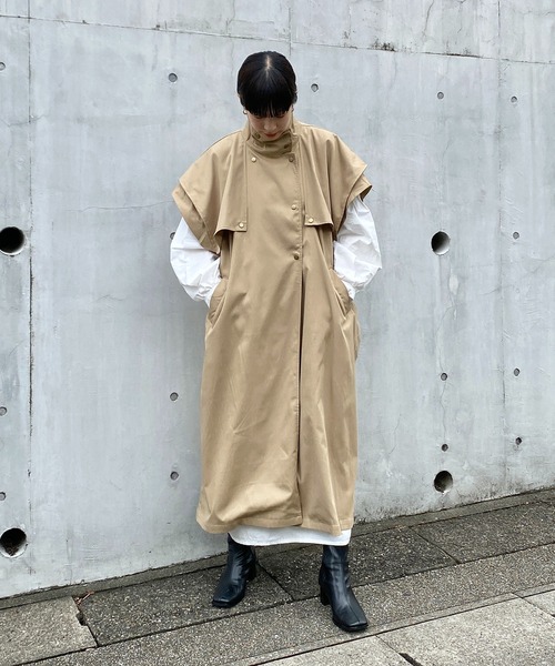 y/m by RIKA（イムバイリカ）の「シャークスキンスリーブレスコート（その他アウター・レディース・ベージュ・FREE）」の4枚目の写真