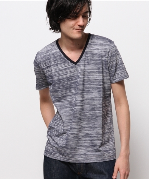 MEN'S BIGI（メンズビギ）の「デザインリブ　VネックTシャツ/吸汗速乾素材（Tシャツ/カットソー・メンズ・ブルー/サックスブルー/ネイビー/ライトピンク/ホワイト/グレー・LL/SMALL/MEDIUM/LARGE）」の4枚目の写真