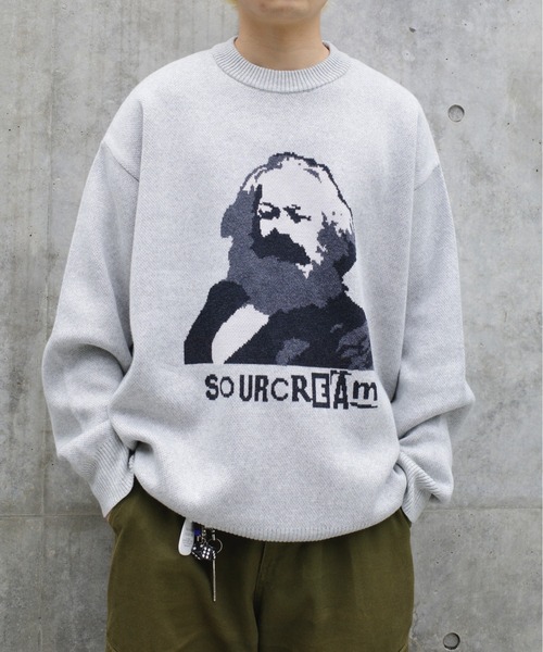 Sourcream(サワークリーム)の「【Sourcream/サワークリーム】KARLニット(ニット/セーター・メンズ・アッシュグレー/ブラック/ワインレッド・FREE)」の4枚目の写真
