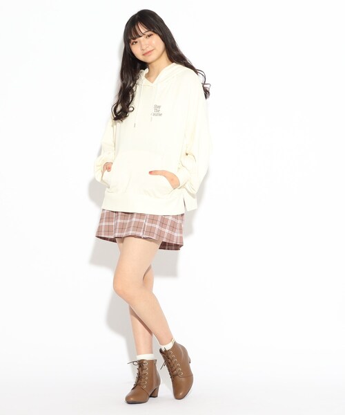 PINK-latte(ピンクラテ)の「◆裏毛くま耳ワンポイントパーカー(パーカー・キッズ・ダークブラウン/ベージュ/アイボリー・15 /14/16)」の11枚目の写真