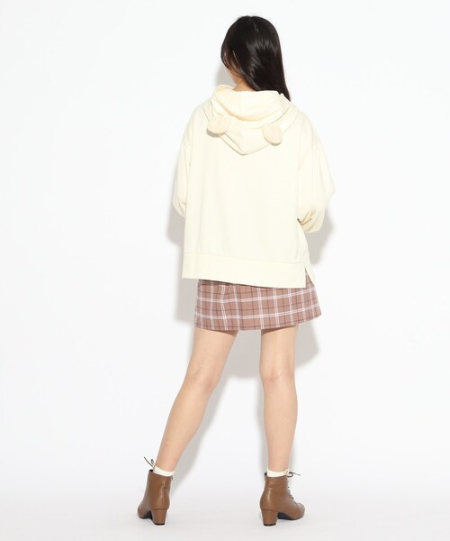 PINK-latte(ピンクラテ)の「◆裏毛くま耳ワンポイントパーカー(パーカー・キッズ・ダークブラウン/ベージュ/アイボリー・15 /14/16)」の5枚目の写真