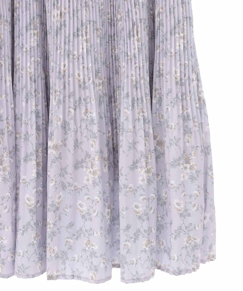 31 Sons de mode（トランテアン　ソン　ドゥ　モード）の「デコルテ開き花柄プリーツワンピース（ワンピース・レディース・クリーム/ラベンダー・38/36）」の15枚目の写真