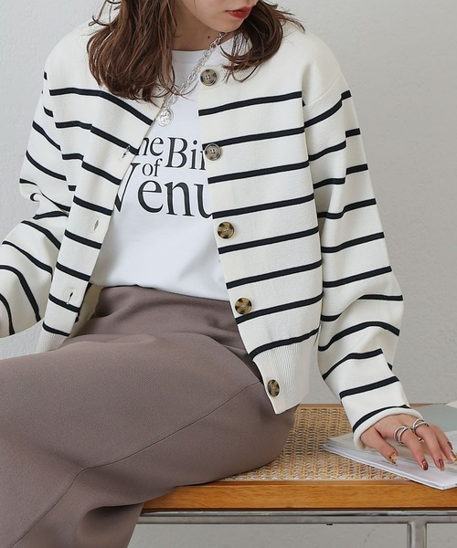 COLONY 2139（コロニートゥーワンスリーナイン）の「エステルヤーンボーダークロップドカーディガン（カーディガン/ボレロ・レディース・ホワイト/ホワイト系その他/ネイビー/ベージュ・FREE）」の6枚目の写真