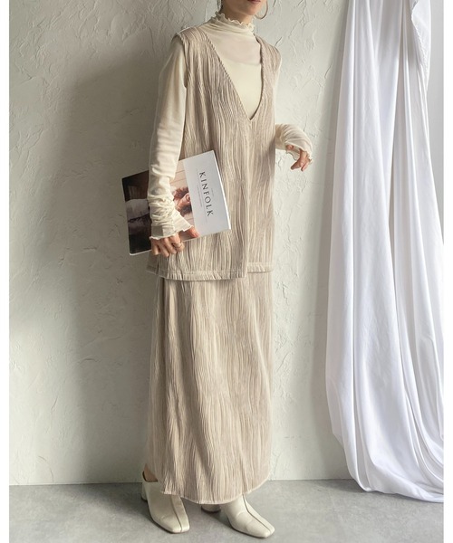 She's Closet（シーズクローゼット）の「深Vベスト＆プリーツ