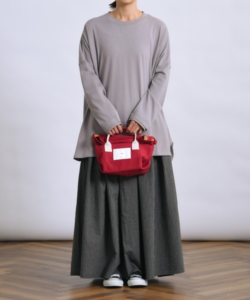 folka（フォルカ）の「3- 綿100% 裾ラウンド サイドスリット ワイド ロング Tシャツ（Tシャツ/カットソー・レディース・グレイッシュベージュ/ブラック/ナチュラル/モカ・ONE SIZE）」の17枚目の写真