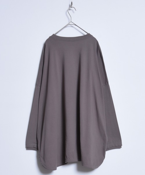 folka（フォルカ）の「3- 綿100% 裾ラウンド サイドスリット ワイド ロング Tシャツ（Tシャツ/カットソー・レディース・グレイッシュベージュ/ブラック/ナチュラル/モカ・ONE SIZE）」の13枚目の写真