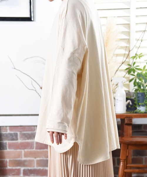 folka（フォルカ）の「3- 綿100% 裾ラウンド サイドスリット ワイド ロング Tシャツ（Tシャツ/カットソー・レディース・グレイッシュベージュ/ブラック/ナチュラル/モカ・ONE SIZE）」の5枚目の写真