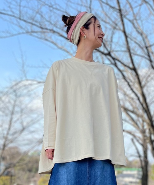 folka（フォルカ）の「3- 綿100% 裾ラウンド サイドスリット ワイド ロング Tシャツ（Tシャツ/カットソー・レディース・グレイッシュベージュ/ブラック/ナチュラル/モカ・ONE SIZE）」の8枚目の写真