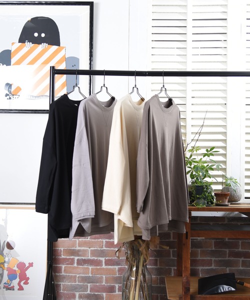 folka（フォルカ）の「3- 綿100% 裾ラウンド サイドスリット ワイド ロング Tシャツ（Tシャツ/カットソー・レディース・グレイッシュベージュ/ブラック/ナチュラル/モカ・ONE SIZE）」の7枚目の写真