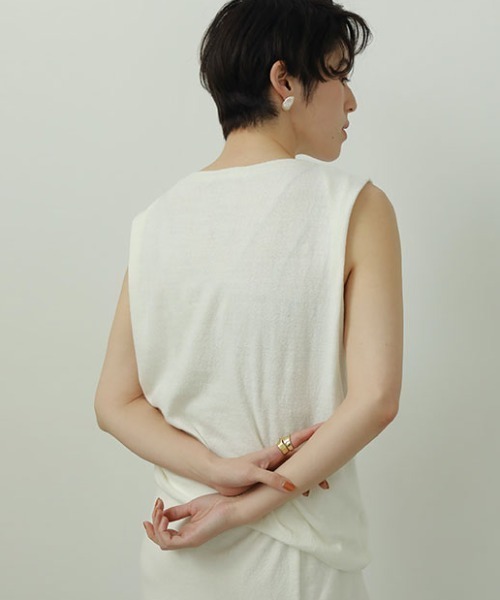 ETRE TOKYO(エトレトウキョウ)の「【ZOZO限定カラー】ショルダータックネップトップス(Tシャツ/カットソー・レディース・チャコール/ベージュ/ホワイト・FREE)」の11枚目の写真