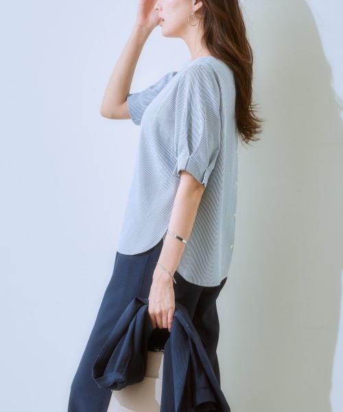 7days Life Styling(セブンデイズライフスタイリング)の「【吸汗速乾】デザインスリーブブラウス(ストレッチコードレーンシリーズ)(シャツ/ブラウス・レディース・ネイビー×ホワイト/ネイビー系・M/L/LL/3L/S)」の16枚目の写真