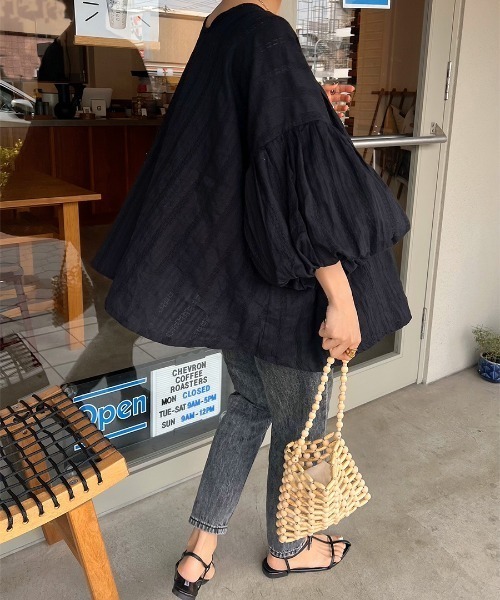 ISOOK（アイスー）の「Balloon sleeve loose blouse / バルーンスリーブルーズブラウス（シャツ/ブラウス・レディース・ブラック/アイボリー・FREE）」の3枚目の写真