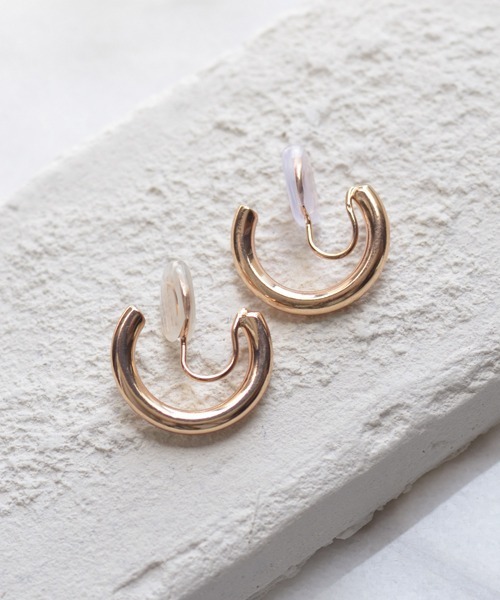 Fun & Daily（ファンアンドデイリー）の「F&D : メタルカーブイヤリング（イヤリング・レディース・シルバー/ゴールド・FREE）」の5枚目の写真
