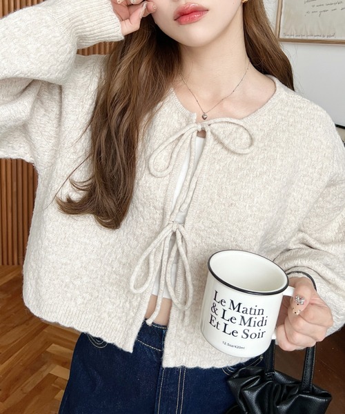 moment+(モーメントプラス)の「前後2WAYポップコーン編みスカラップリボンミックスニットカーディガン(カーディガン/ボレロ・レディース・モカ/ピンク/ナチュラル/チャコールグレー/ブラウン・M/L)」の4枚目の写真