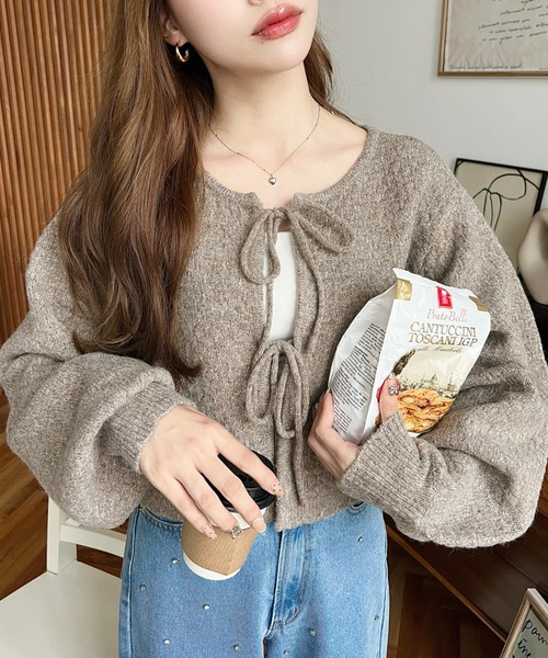 moment+(モーメントプラス)の「前後2WAYポップコーン編みスカラップリボンミックスニットカーディガン(カーディガン/ボレロ・レディース・モカ/ピンク/ナチュラル/チャコールグレー/ブラウン・M/L)」の7枚目の写真