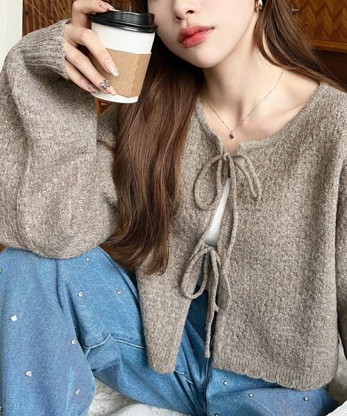 moment+(モーメントプラス)の「前後2WAYポップコーン編みスカラップリボンミックスニットカーディガン(カーディガン/ボレロ・レディース・モカ/ピンク/ナチュラル/チャコールグレー/ブラウン・M/L)」の8枚目の写真