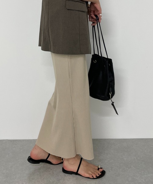 LOUNGEDRESS（ラウンジドレス）の「カットセミフレアスカート（スカート・レディース・アイボリー/ブラック・FREE）」の6枚目の写真