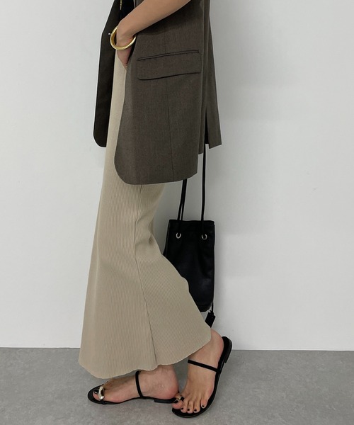 LOUNGEDRESS（ラウンジドレス）の「カットセミフレアスカート（スカート・レディース・アイボリー/ブラック・FREE）」の4枚目の写真