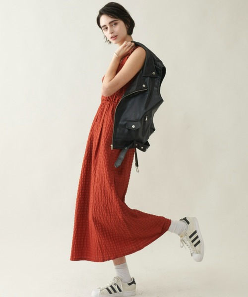 Unitage(ユニテージ)の「シャーリングワンピ―ス(ワンピース・レディース・レンガ/ブラック/カーキ・FREE)」の5枚目の写真