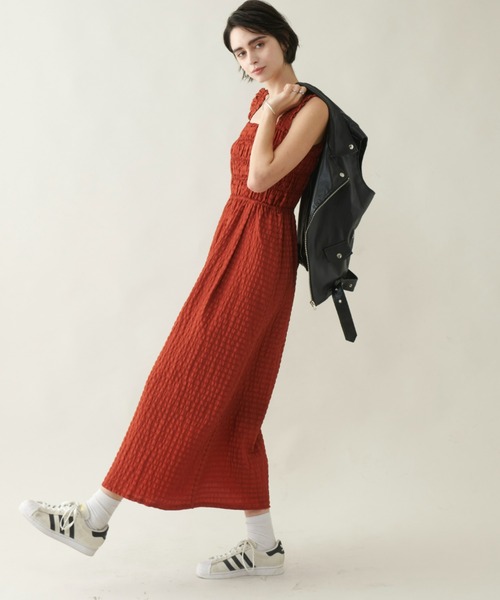 Unitage(ユニテージ)の「シャーリングワンピ―ス(ワンピース・レディース・レンガ/ブラック/カーキ・FREE)」の22枚目の写真